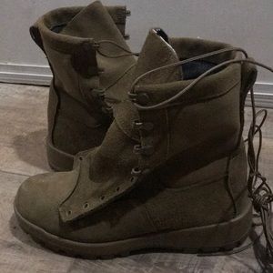 Coyote combat boots